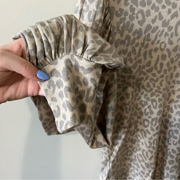 Lulu’s Be Bold Beige Leopard Print Balloon Sleeve Top - Picture 11 of 15